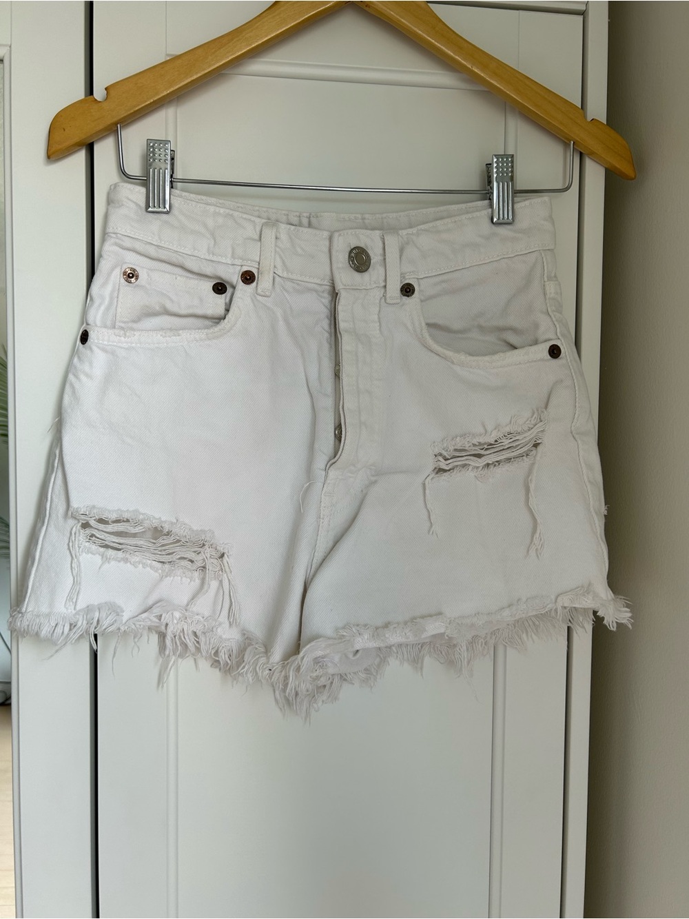 Zara White Distressed Frayed Hem Denim Shorts